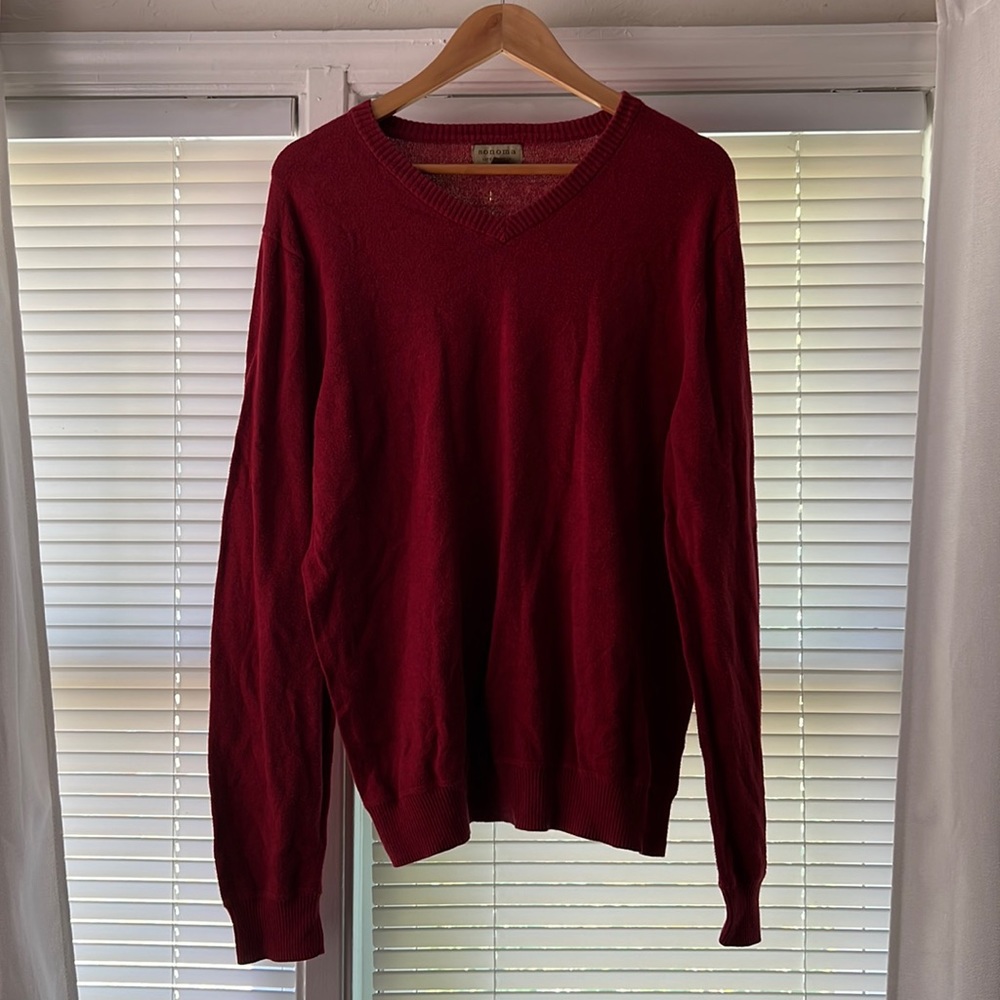 Mens L red sweater. No snags or tears
